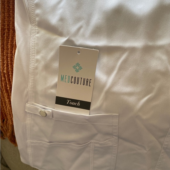 Women's Kerri V-Neck Shirttail Solid Scrub Top - Picture 5 of 6